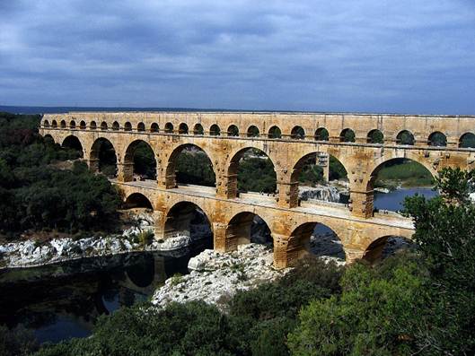 msk akvadukt Pont du Gard ve Francii