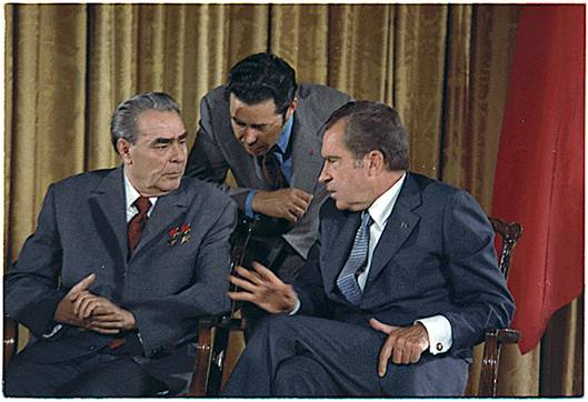 Brenv v roce 1973 diskutujc s Nixonem
