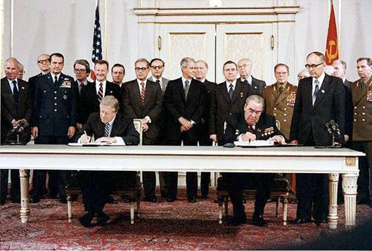 Jimmy Carter & Leonid Brenv pi ratifikaci SALT-2 (1979, Vde)