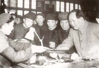 Mao Ce-tung mezi dlnky jednoho znovch nskch zvod