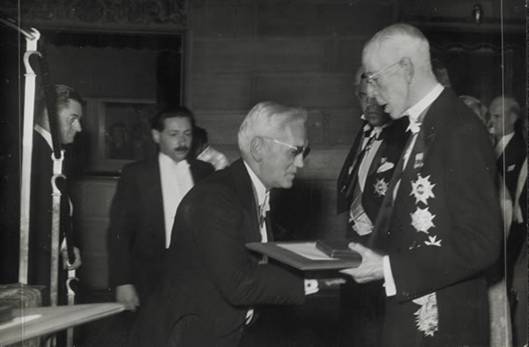 Alexander Fleming pebr Nobelovu cenu za medicnu (1945)