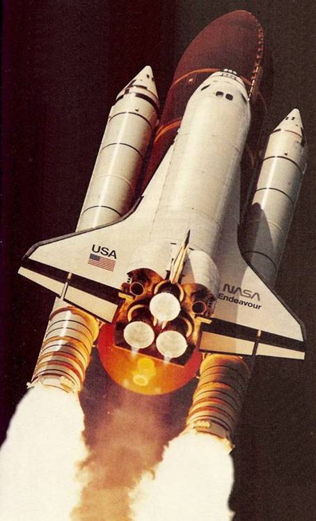 Start raketoplnu Endeavour z mysu Canaveral v USA