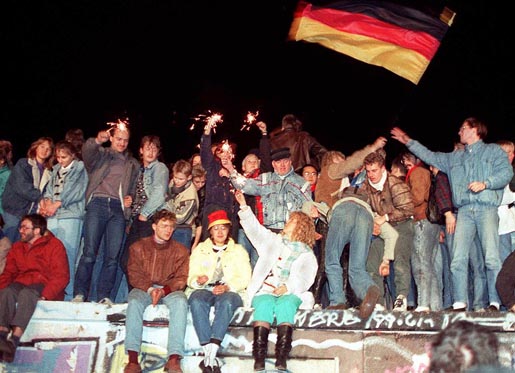Hranice do zpadnho Berlna byla konen otevena 9. listopadu 1989